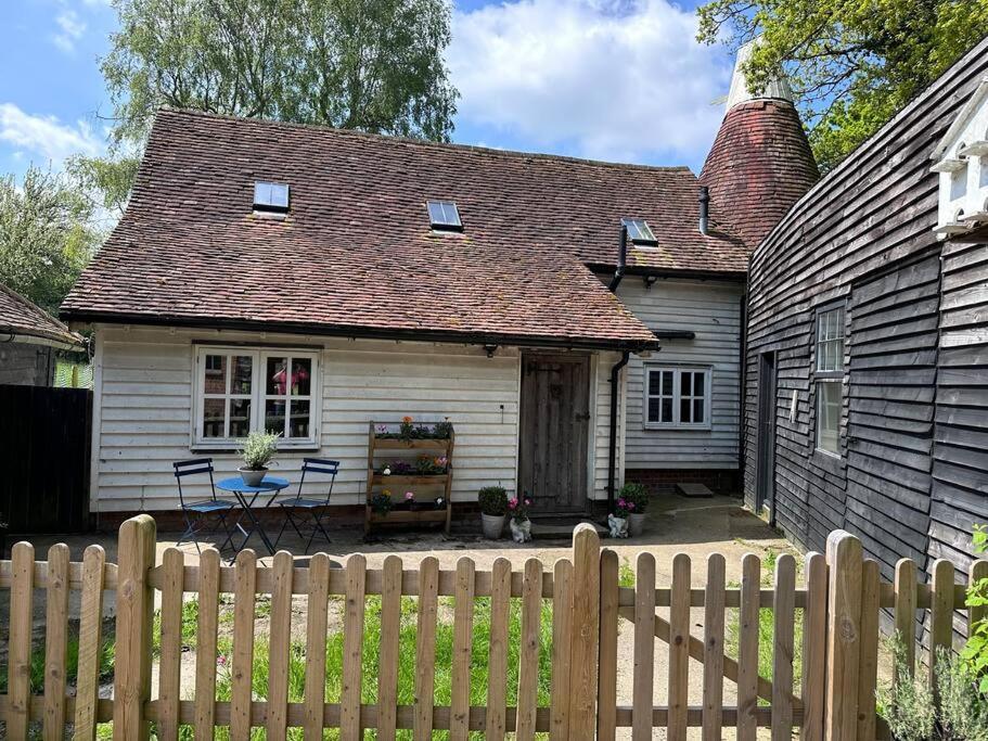 Holiday home Beautiful 2 Bed Oast - 15 Acre Farm - *