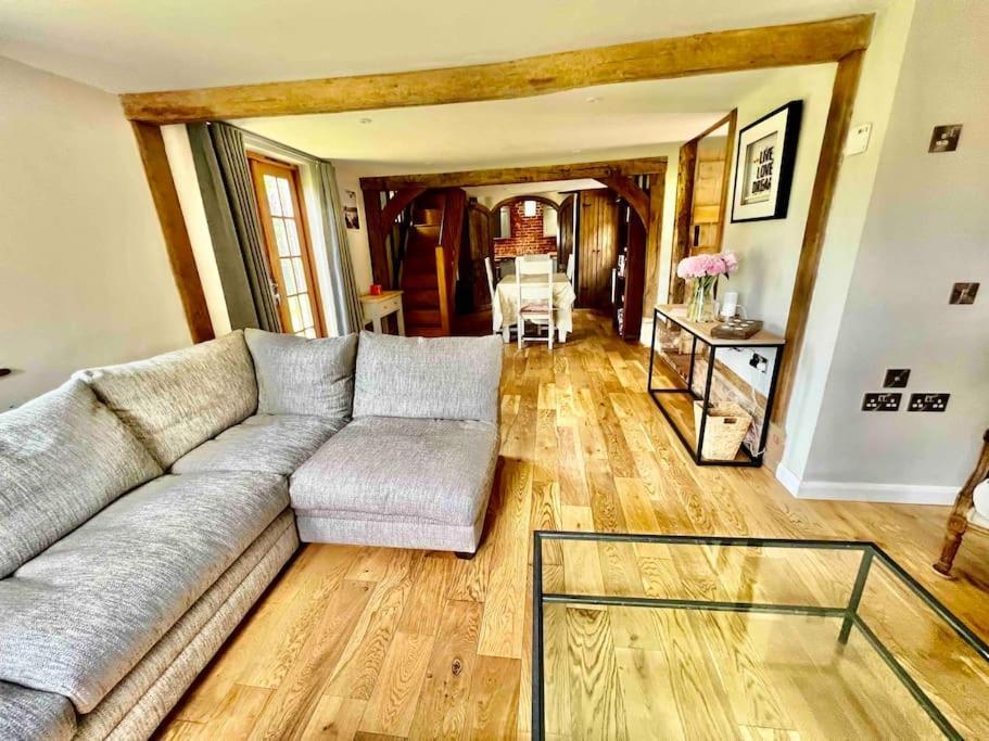 Beautiful 2 Bed Oast - 15 Acre Farm -